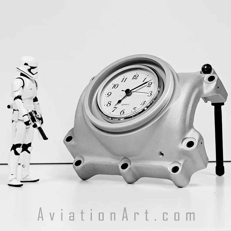 Desk Clock 172 Hub Shell Clock from a Cessna Skyhawk Airplane